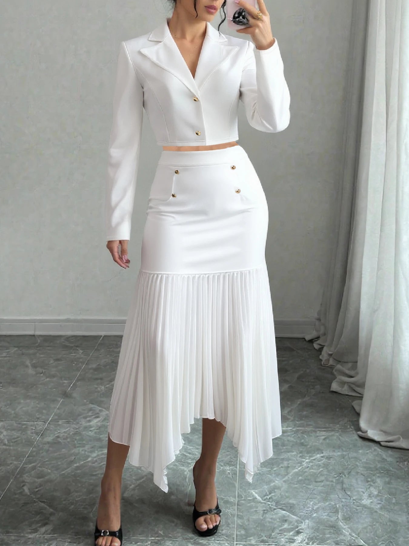 A two-piece set of elegant white short suit and irregular pleated skirt for women in autumn and winter, with golden buttons
